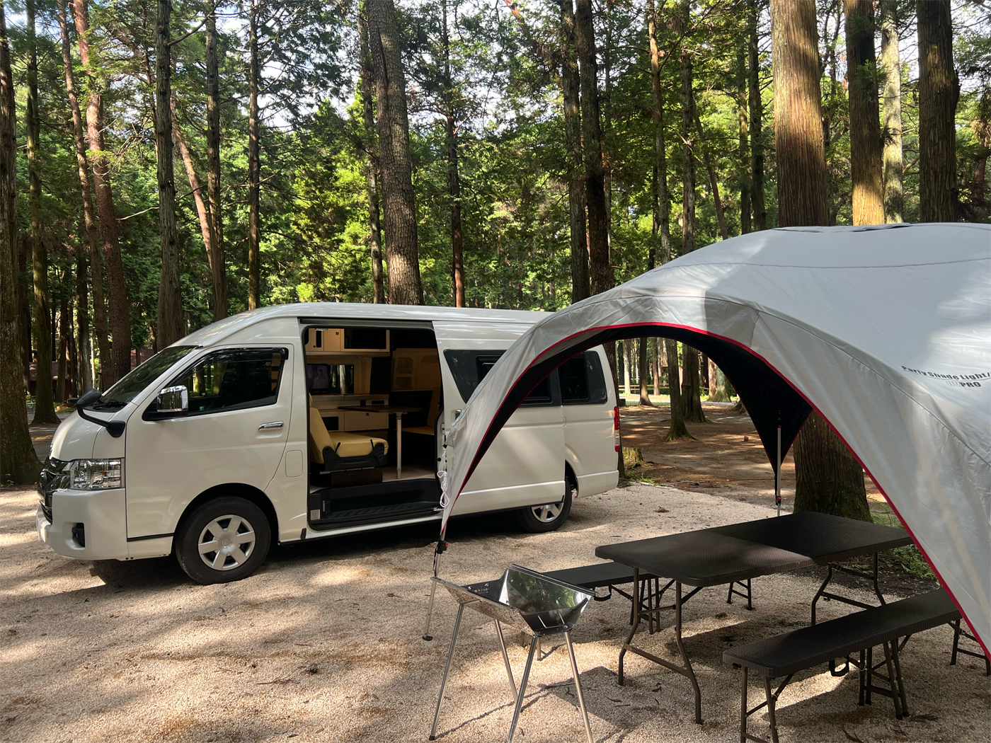 キャンピングカー